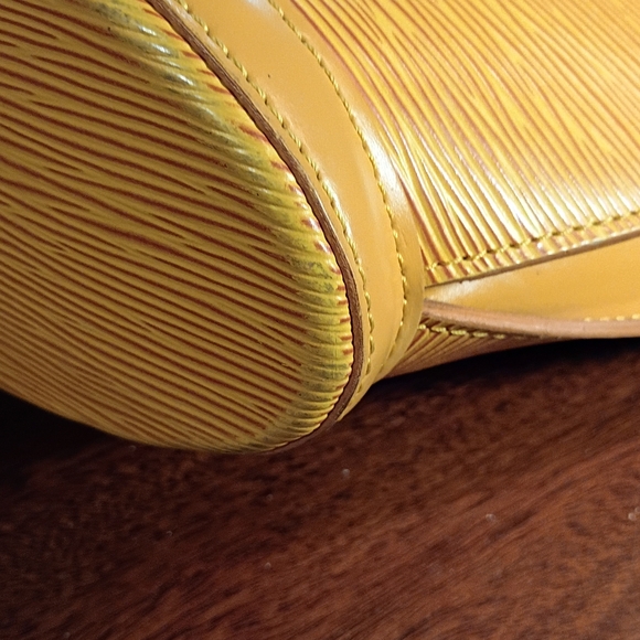 Louis Vuitton Yellow Tote Bag - Picture 9 of 16